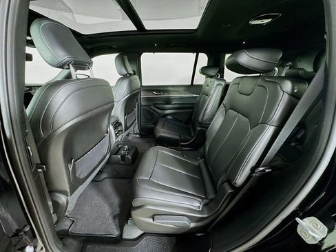 New 2025 Jeep Grand Cherokee L Limited w/ Luxury Tech Group II image 28