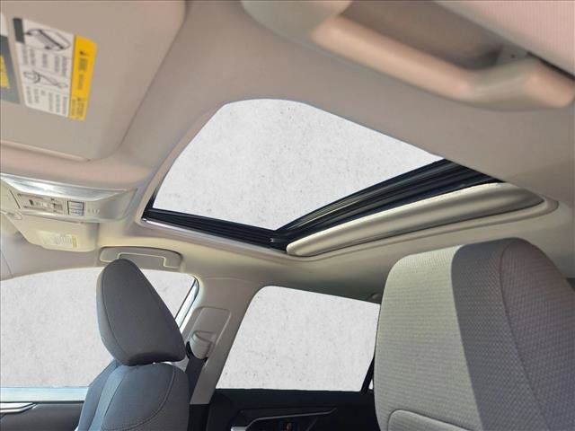 Used 2021 Toyota RAV4 XLE w/ Convenience Package FWD image 17