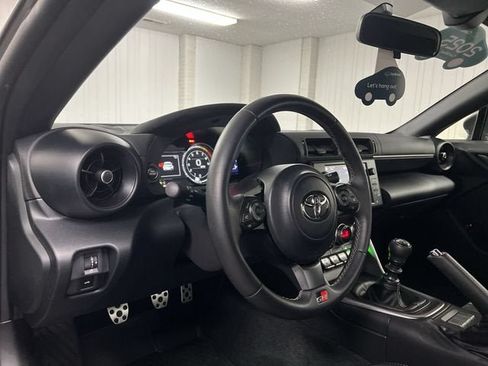 Used 2025 Toyota GR86 Premium RWD image 10