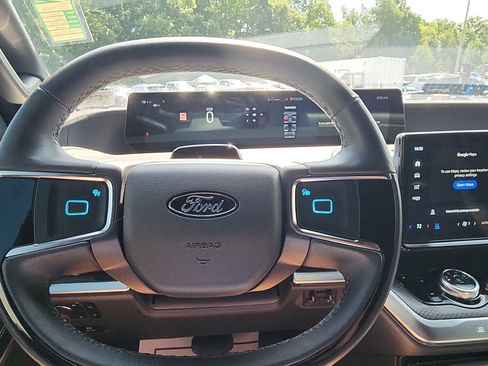 Used 2025 Ford Expedition Max Platinum w/ Stealth Performance Package AWD/4WD image 15