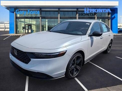 Used 2025 Honda Accord Sport image 4