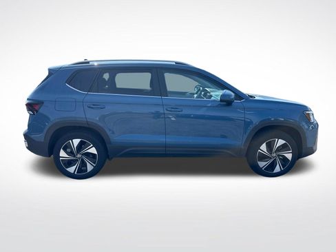 Certified 2025 Volkswagen Taos SE AWD/4WD image 7