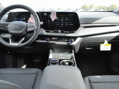 New 2026 Chevrolet Equinox LT w/ Convenience Package II image 14