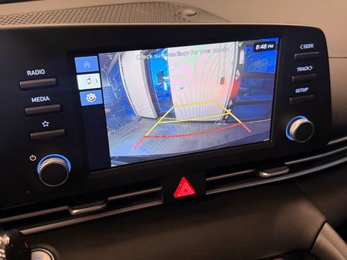 Used 2025 Hyundai Elantra Hybrid FWD image 14