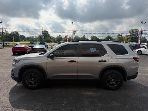 Used 2025 Honda Pilot TrailSport image 9