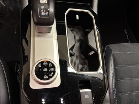 Used 2025 Mitsubishi Outlander AWD image 22