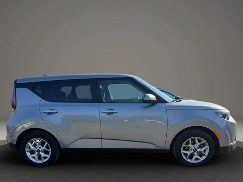 Used 2024 Kia Soul LX w/ Option Group 015 FWD image 4