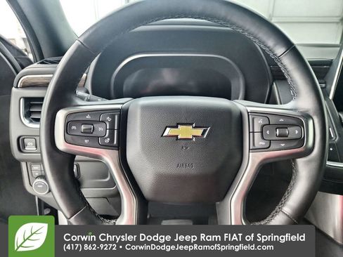 Used 2023 Chevrolet Suburban Premier image 22