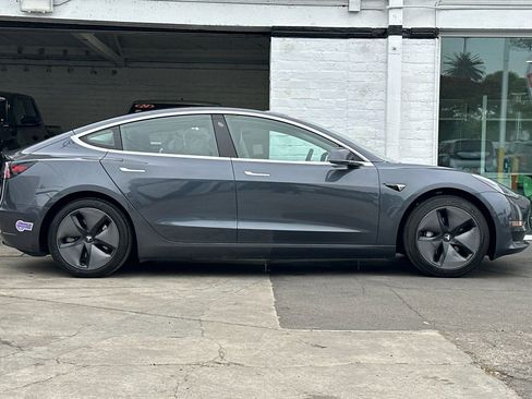 Used 2018 Tesla Model 3 Long Range image 3