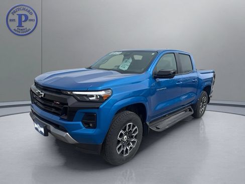 Used 2023 Chevrolet Colorado Z71 w/ Z71 Convenience Package 2 AWD/4WD image 3