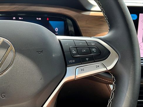 Used 2024 Volkswagen Atlas SE image 23