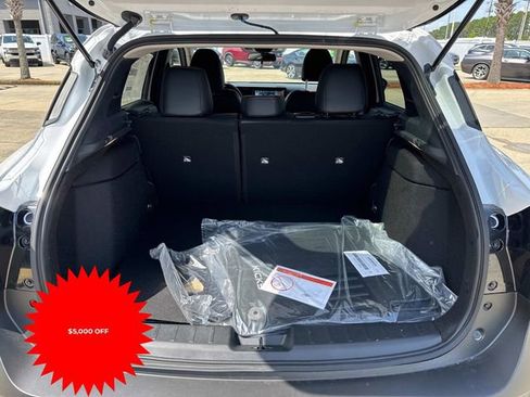 New 2025 Nissan Kicks SR image 6