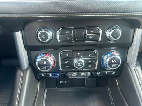 Used 2021 GMC Yukon XL SLT w/ SLT Premium Package AWD/4WD image 17