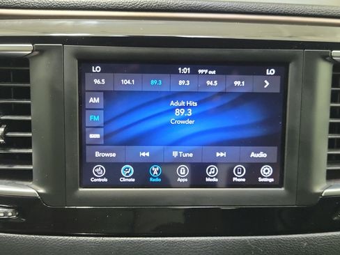Used 2019 Chrysler Pacifica Touring-L FWD image 27