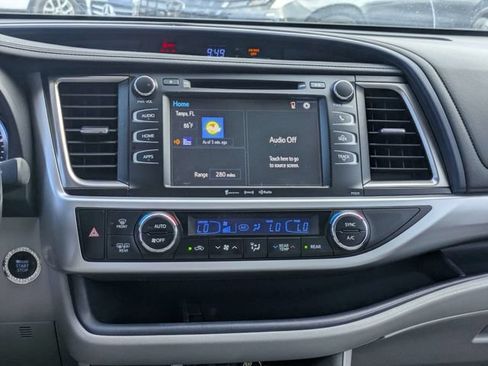 Used 2019 Toyota Highlander XLE FWD image 16