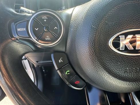 Used 2016 Kia Soul + FWD image 24