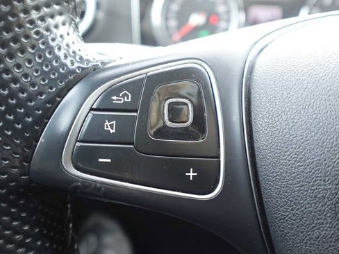 Used 2017 Mercedes-Benz E 400 4MATIC Wagon image 30