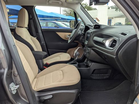 Used 2018 Jeep Renegade Latitude w/ Safety & Security Group image 21