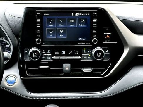 Used 2022 Toyota Highlander XLE FWD image 31