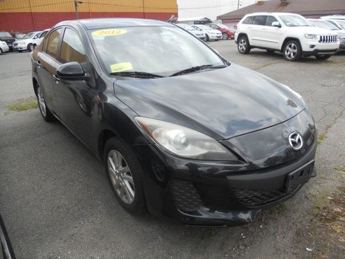Used 2012 MAZDA MAZDA3 i Grand Touring w/ Tech Pkg FWD image 2