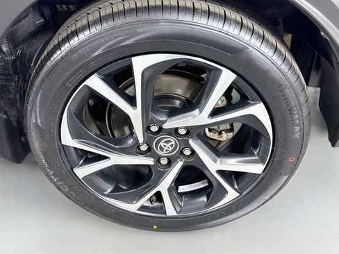 Certified 2019 Toyota C-HR Limited FWD image 32