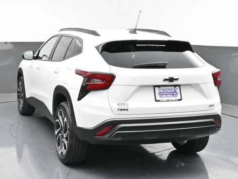Certified 2025 Chevrolet Trax RS w/ Driver Confidence Package FWD image 6