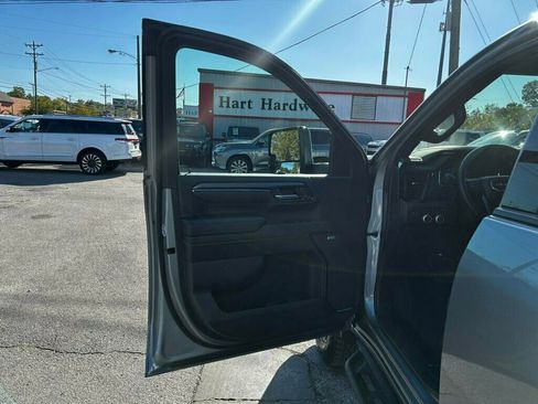 Used 2024 GMC Sierra 2500 AT4 image 9