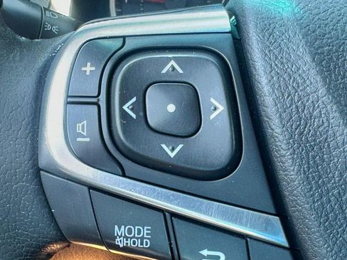 Used 2016 Toyota Camry SE FWD image 17