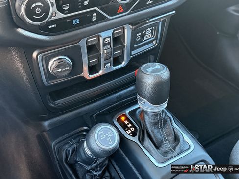 Used 2025 Jeep Wrangler Unlimited Sahara AWD/4WD image 19