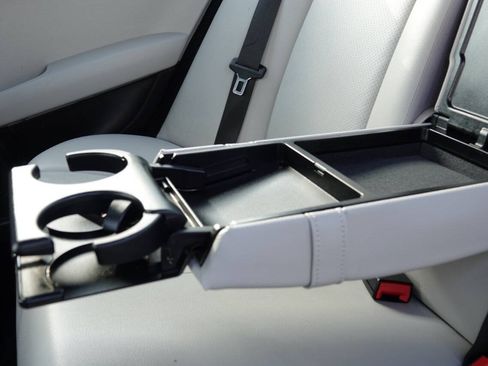 Used 2010 Mercedes-Benz C 300 Sedan image 66