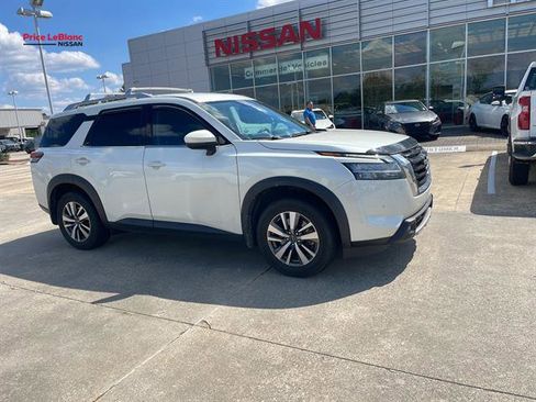 Used 2023 Nissan Pathfinder SL FWD image 1