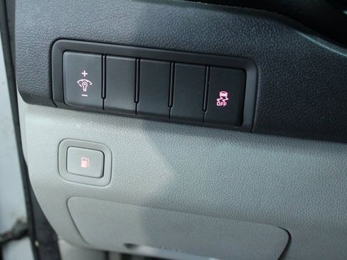 Used 2018 Kia Sedona L image 13