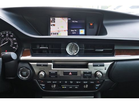 Used 2017 Lexus ES 350 w/ Luxury Package FWD image 24