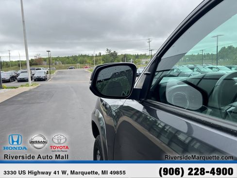 Used 2022 Toyota Tacoma TRD Sport AWD/4WD image 5