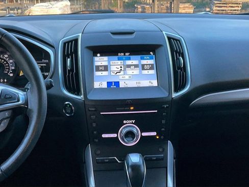 Used 2018 Ford Edge Titanium image 6