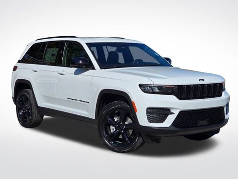 New 2025 Jeep Grand Cherokee Altitude image 15