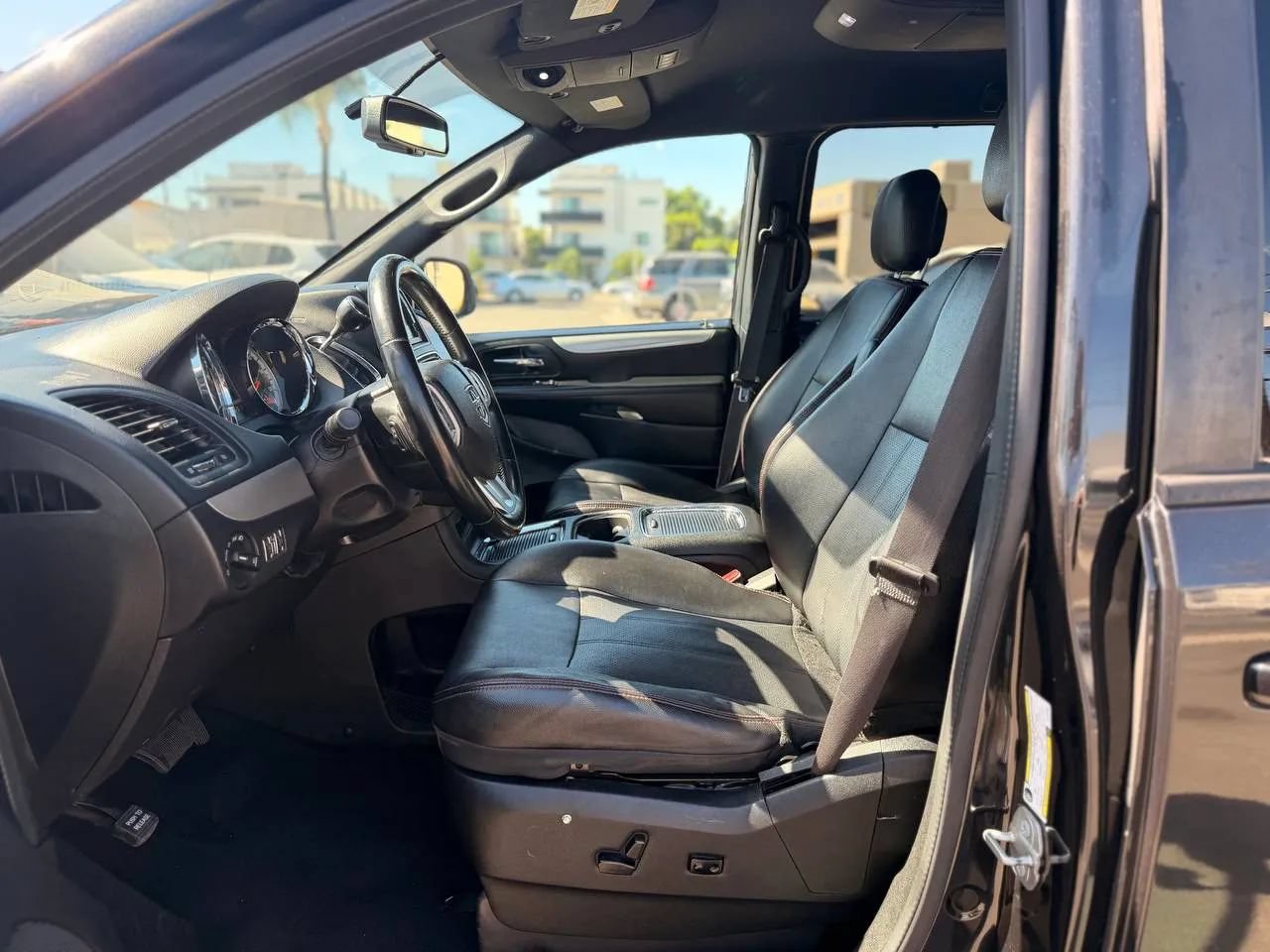 Used 2018 Dodge Grand Caravan GT FWD image 24