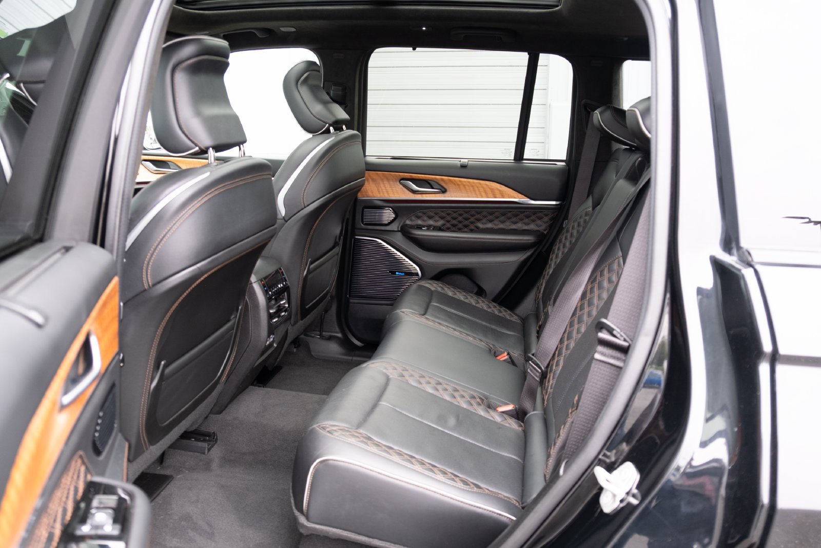 Used 2022 Jeep Grand Cherokee Summit AWD/4WD image 20