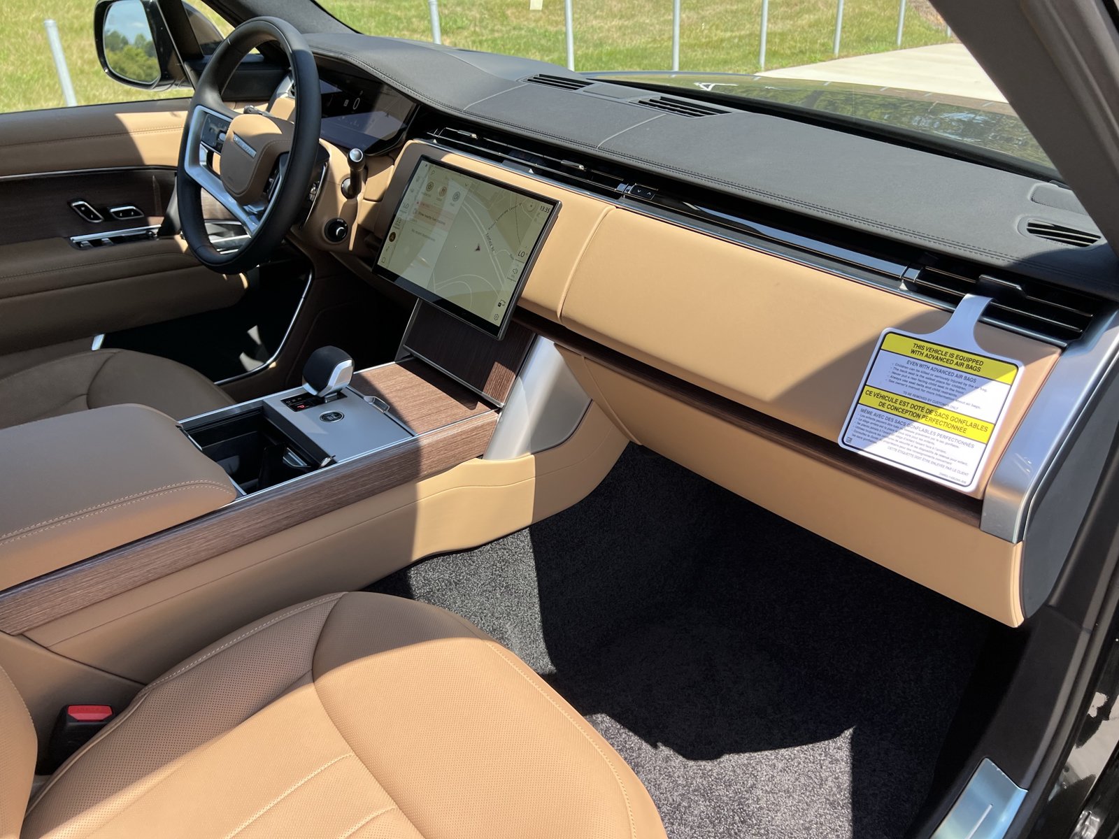 New 2026 Land Rover Range Rover Long Wheelbase SE AWD/4WD image 3