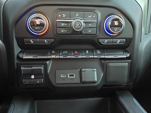 Used 2021 Chevrolet Silverado 1500 RST image 19