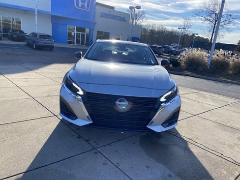 Used 2024 Nissan Altima 2.5 SV image 3