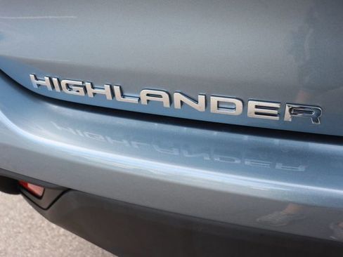 Used 2022 Toyota Highlander LE image 6