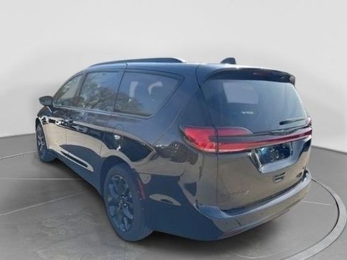 New 2026 Chrysler Pacifica Select w/ S Appearance Package image 8