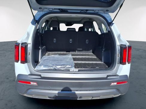 Used 2023 Kia Sorento S w/ Panoramic Sunroof Package image 9