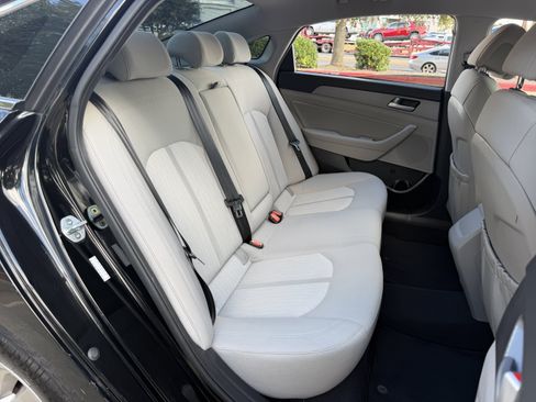Used 2016 Hyundai Sonata SE FWD image 13