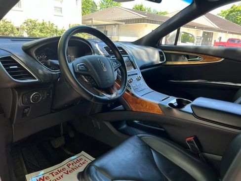 Used 2016 Lincoln MKX Reserve w/ Technology Package FWD image 10