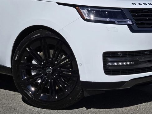 New 2025 Land Rover Range Rover SE image 6
