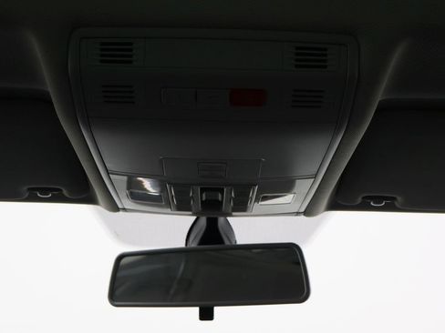 Used 2019 Volkswagen Tiguan SEL image 28