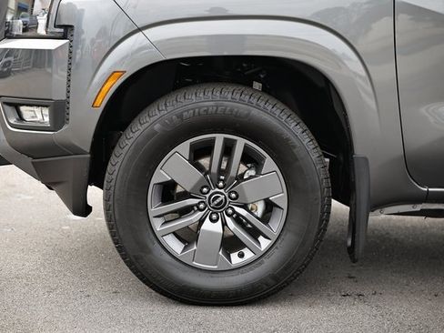 Used 2025 Nissan Frontier SV w/ SV Convenience Package image 5