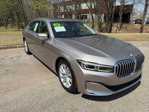 Used 2022 BMW 740i image 7